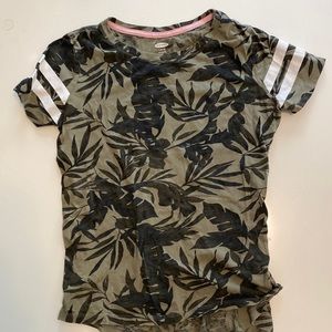 Kids old navy tee-shirt